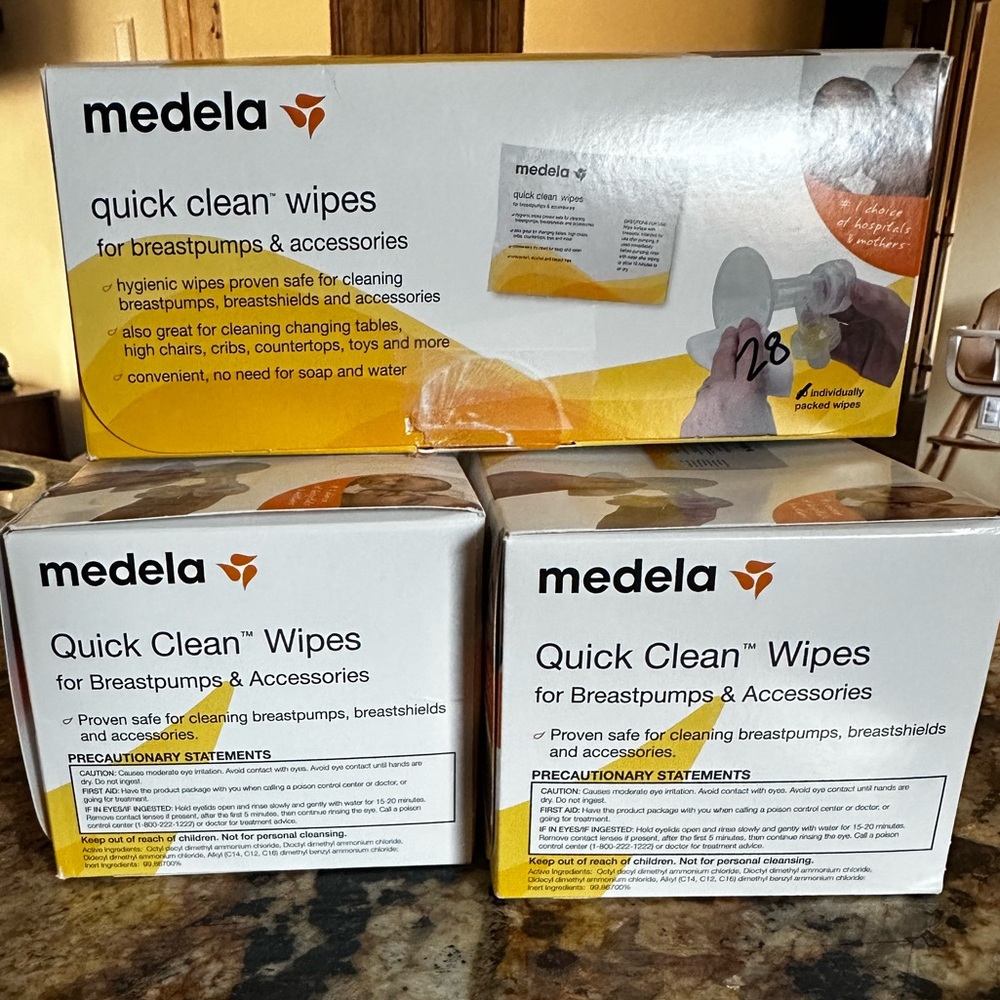 Medela Quick Clean Wipes for Breastpumps - White and Yellow